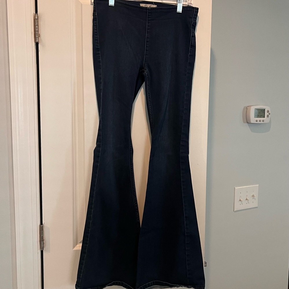 We The Free Free People Jeans Size 26 Dark Wash Flare Bell Bottom